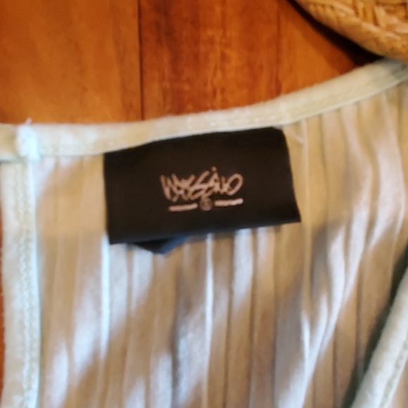 Top - Picture 3 of 3